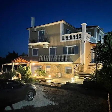 Mandi's Apartament Karavádhos